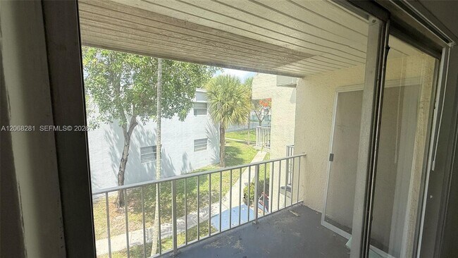 Building Photo - 415 Executive Center Dr