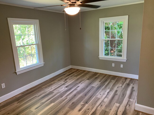 Building Photo - Like New Construction - Premium Finishes T...