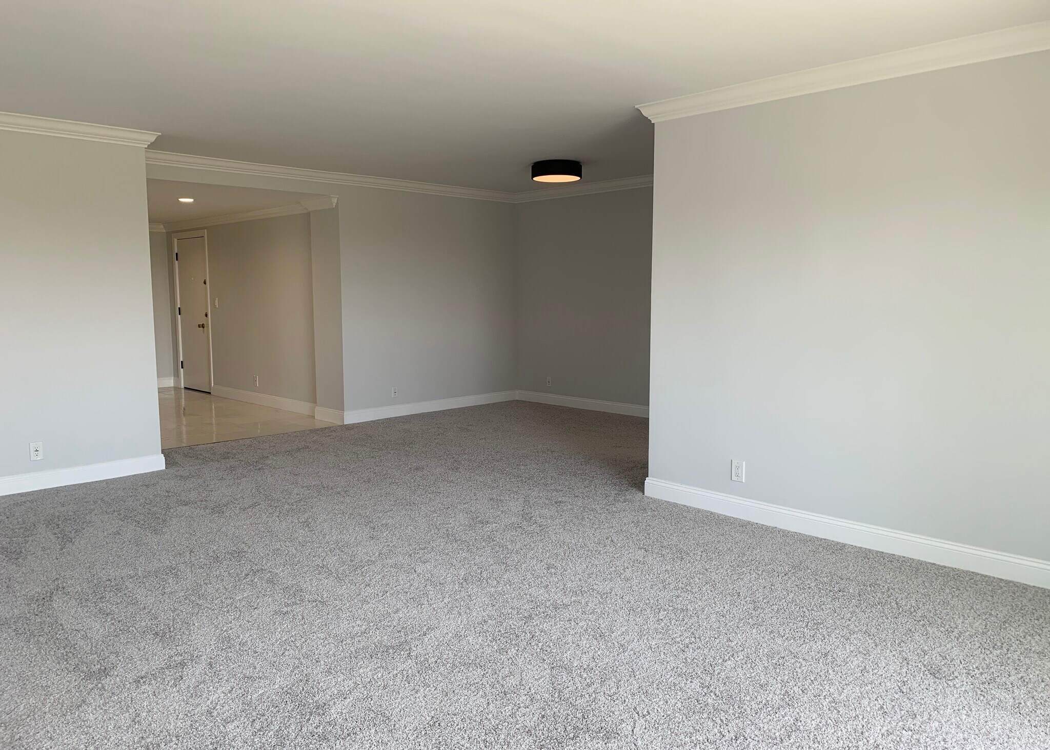 Building Photo - 7560 Hollywood Blvd