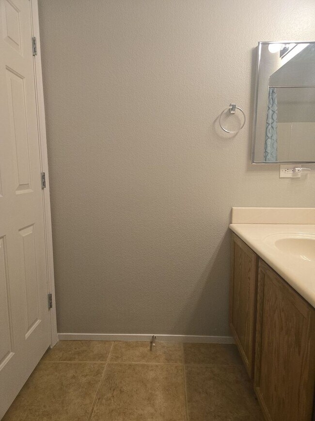 Building Photo - 3-bedroom, 2-bath home located in a cul-de-sac in desirable Anthem Highlands.