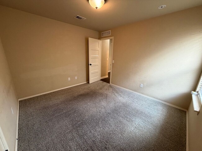 Building Photo - Beautiful and Cozy 3bed/2bath with an Office Available in North Norman!