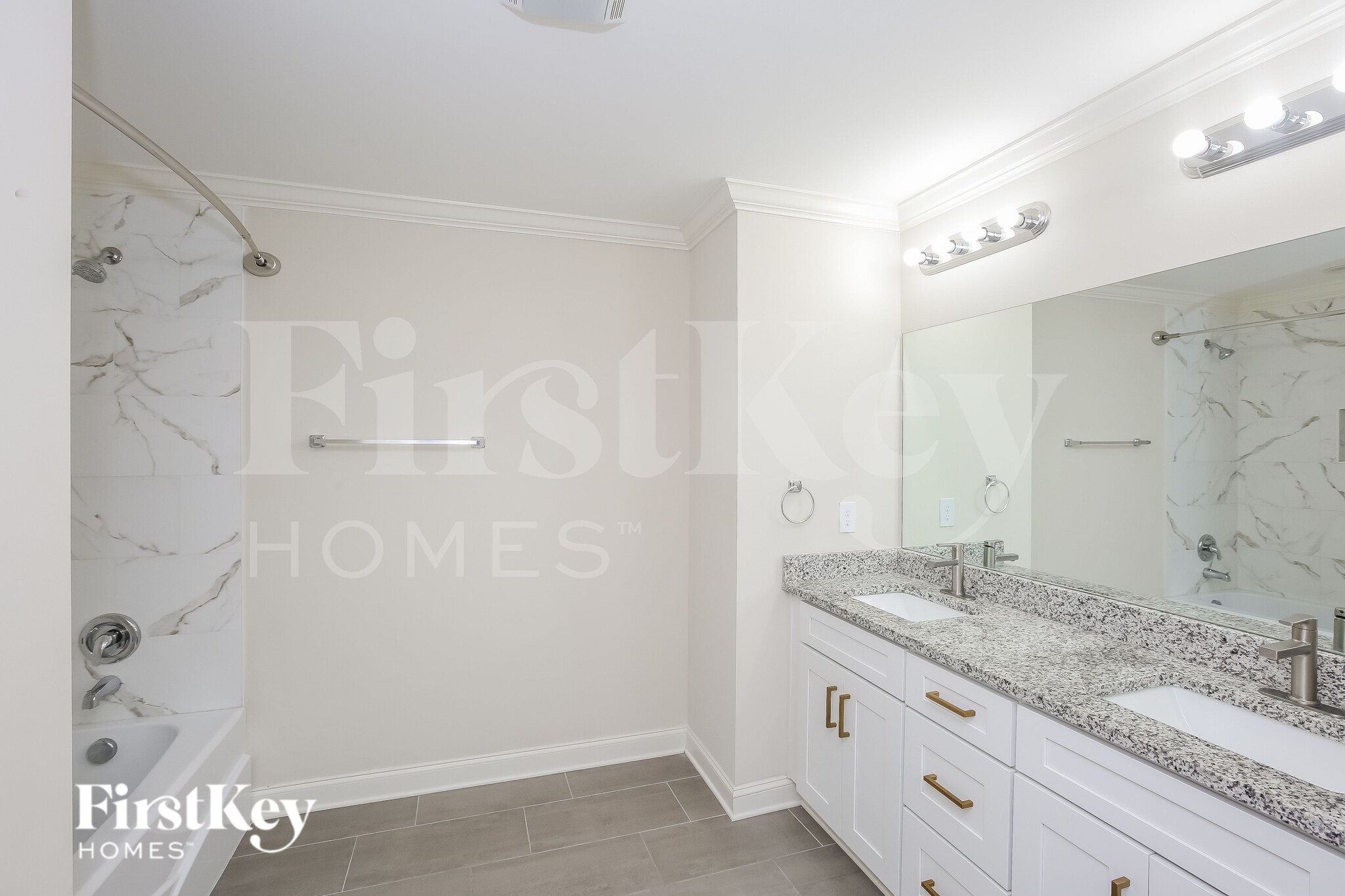 Building Photo - 215 Parkwood Dr NW