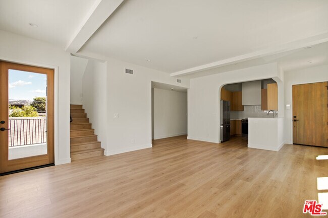 Primary Photo - 2671 Benedict St