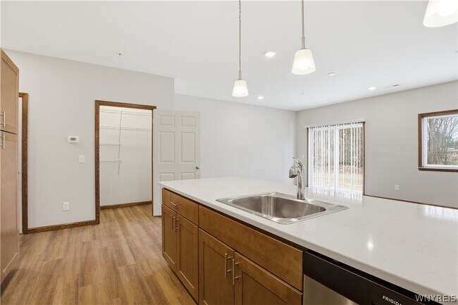 Building Photo - 1130 Orchard Park Rd