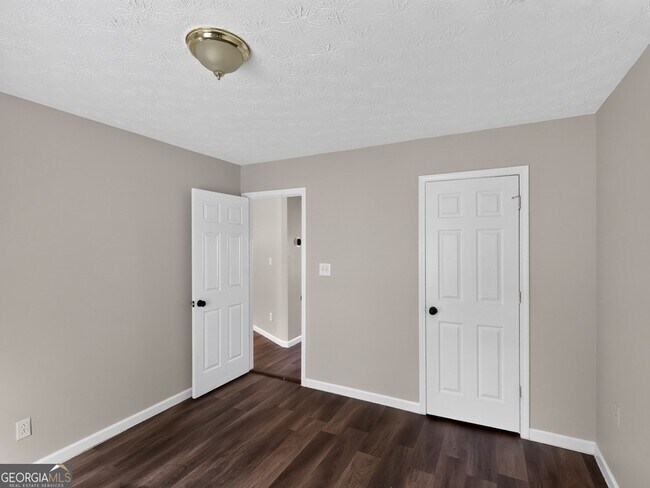 Building Photo - 22 Canterbury Dr
