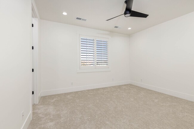 Building Photo - Beautiful 5 bed 4 bath home in Desert Cany...