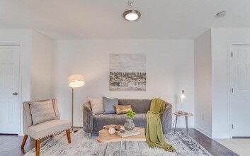 Building Photo - 1386 Bryant St NE