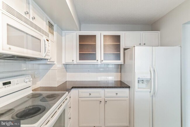 Building Photo - 900 N Stafford St