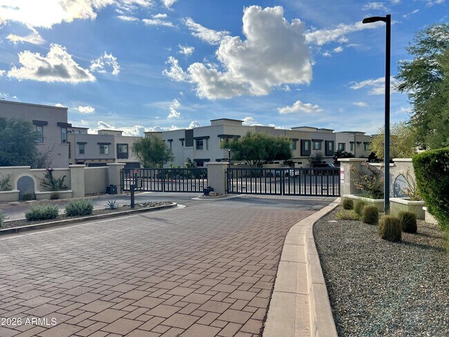 Building Photo - 7333 E Vista Bonita Dr