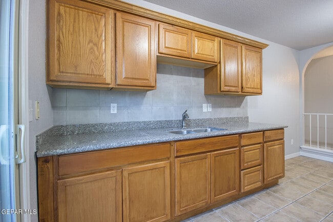 Building Photo - 3311 Catherine Ann Dr