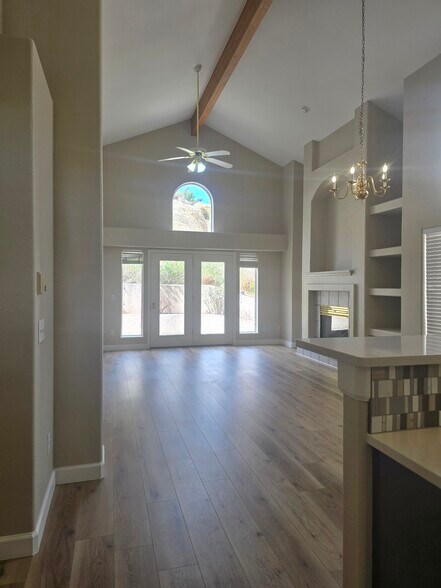 Building Photo - 401 Sand Cliff Ct