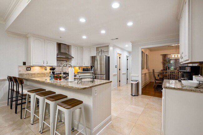 Building Photo - 29 Dean Rd SE