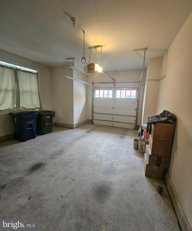 Building Photo - 620 E Howell Ave