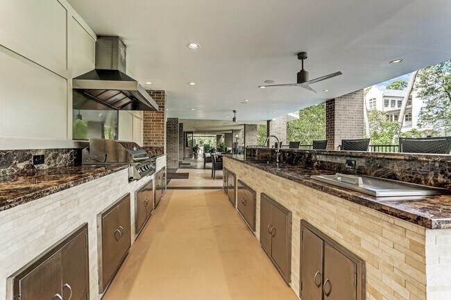 Building Photo - 21 Briar Hollow Ln
