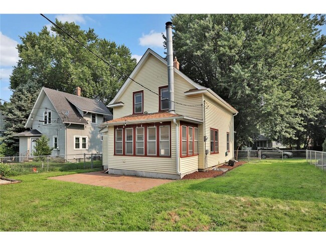 Building Photo - 2122 Temple Ct