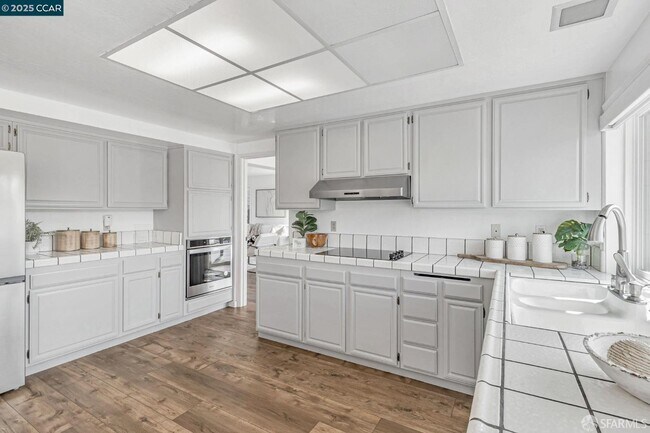 Building Photo - 558 Marlin Ct