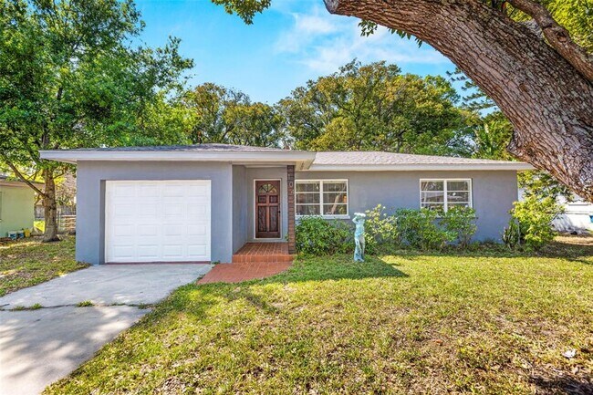 Primary Photo - 104 N Cirus Ave
