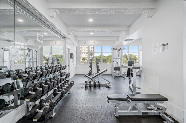 Building Photo - 18031 Biscayne Blvd
