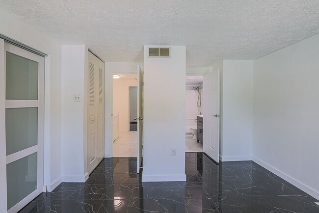 Building Photo - 9 Stillwood Cir