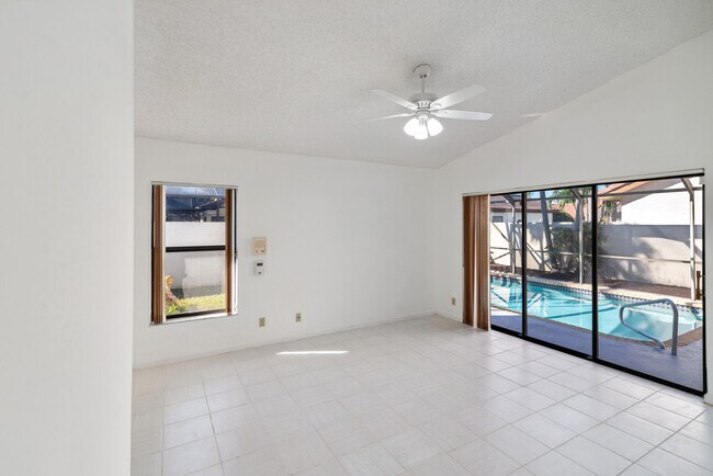 Building Photo - 7842 Villa Nova Dr N