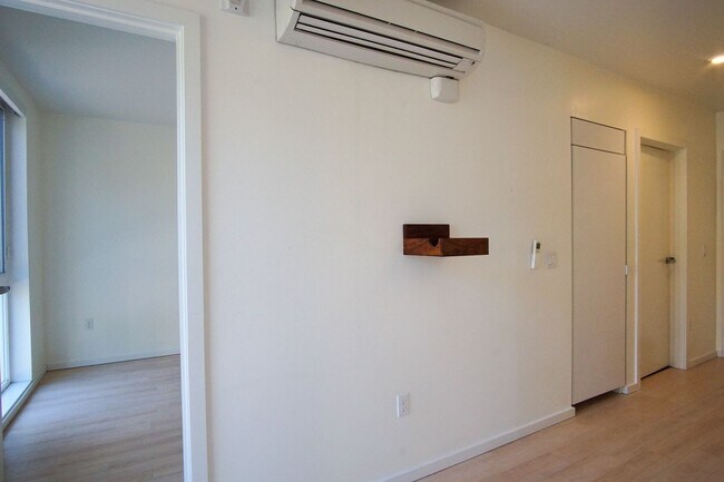 Building Photo - Modern 2-Bedroom w/Washer & Dryer Ready Late March!