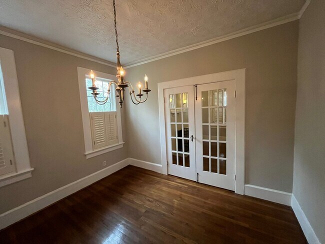 Building Photo - Blending Relaxation & Sophistication to Create the Ideal Place.