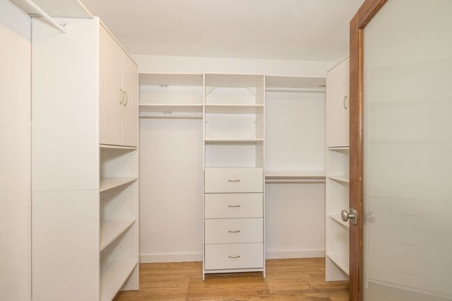 Building Photo - Elegant 3 Bed 2 Bath Home, Beautifully Remodeled in 2011