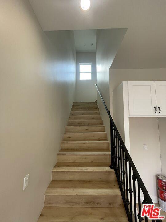Building Photo - 16700 Moorpark St