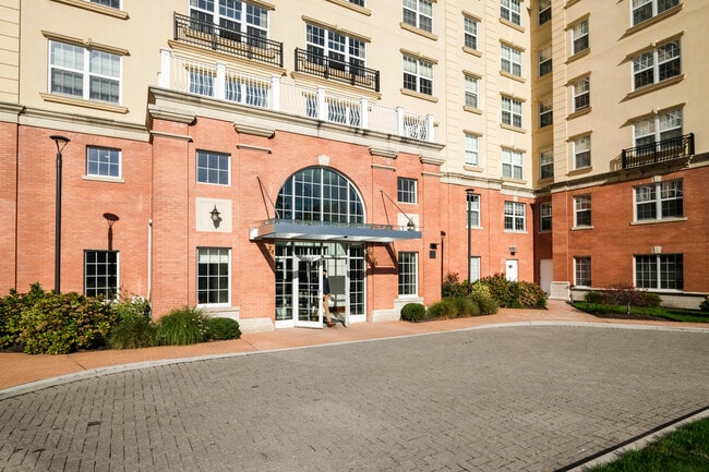 Primary Photo - 10 Byron Pl