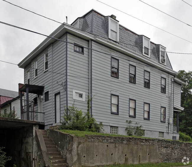 Building Photo - 2043-2045 Hewitt Ave