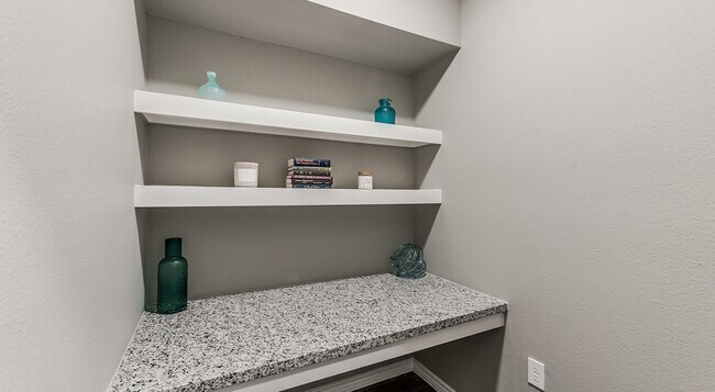 Building Photo - 938 Kingwood Drive Unit 624