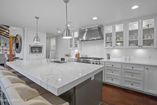 Building Photo - 413 Hollydale Dr