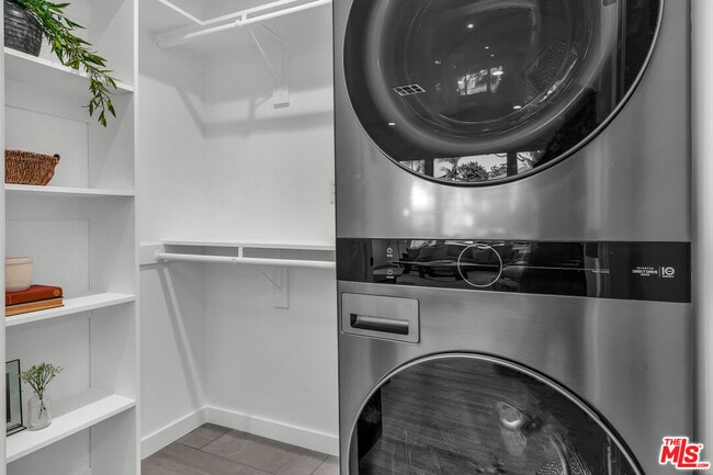 Building Photo - 616 W Ellis Ave