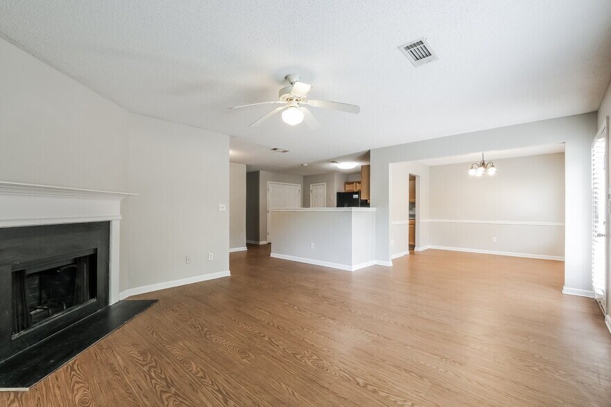 Building Photo - 3038 Summer Breeze Dr