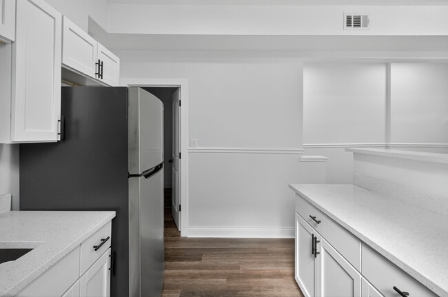 Building Photo - 6660 S Michigan Ave