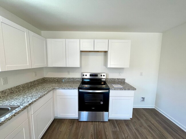 Building Photo - Beautiful New 3 Bedroom Home in the New Ra...