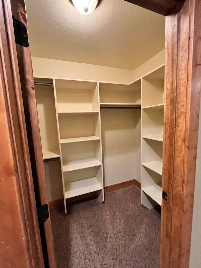 Building Photo - 3 bed, 3 bath Duplex in Driggs