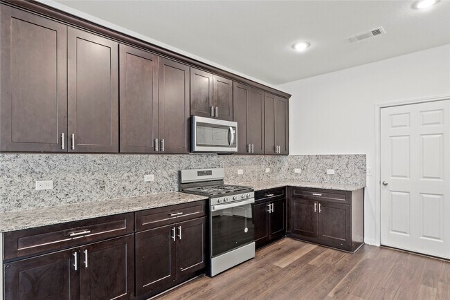 Building Photo - 7322 Madison Cmns Ln