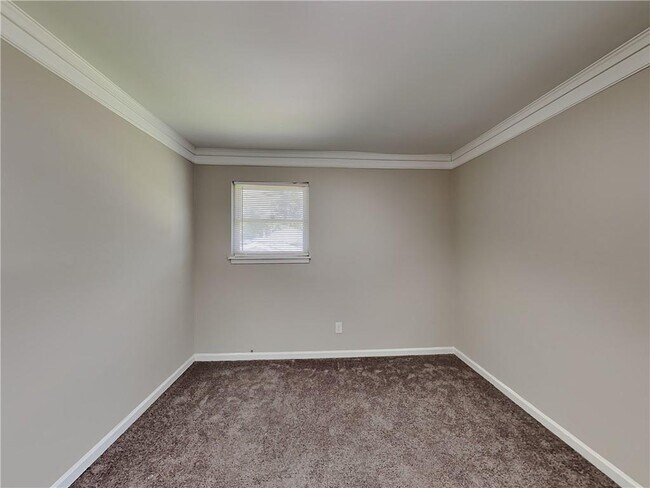 Building Photo - 575 Cherry Ln