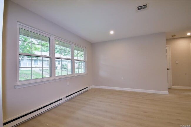 Building Photo - 332 Woodbridge Dr