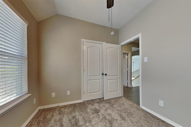 Building Photo - 8000 N Tarrytown Crossing Dr