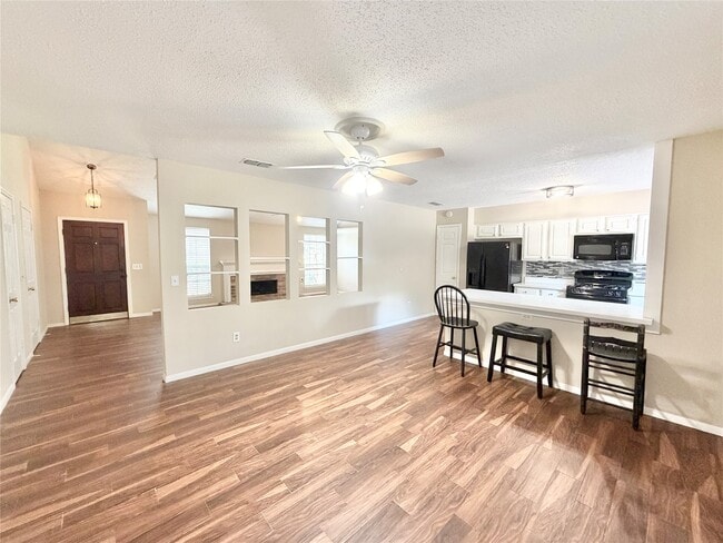 Building Photo - 11223 Willow Field Dr