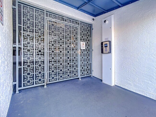 Building Photo - 5207 S Atlantic Ave