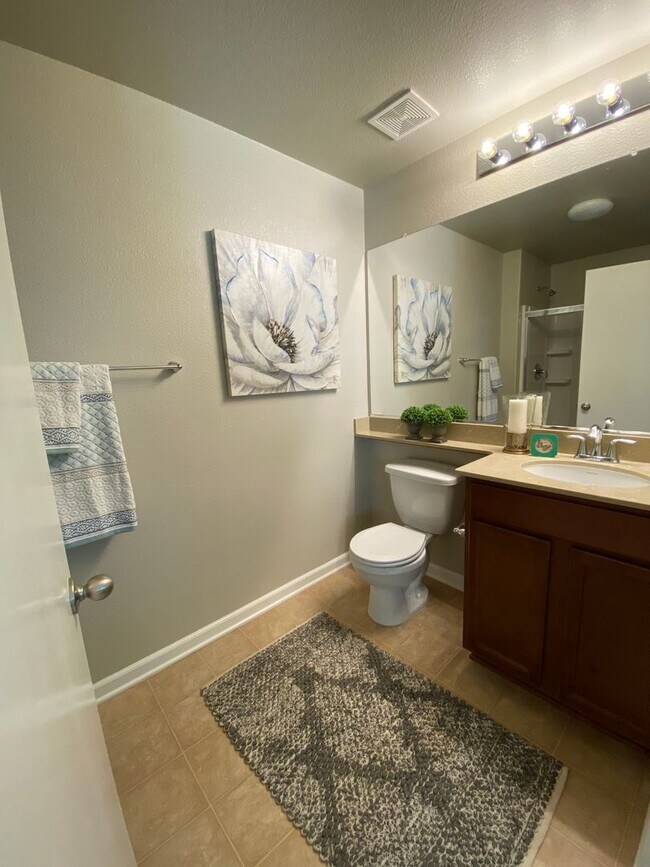 Building Photo - Contemporary 3 Bedroom Capital Village Townhome