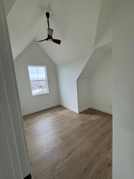 Building Photo - 279 W 110 S