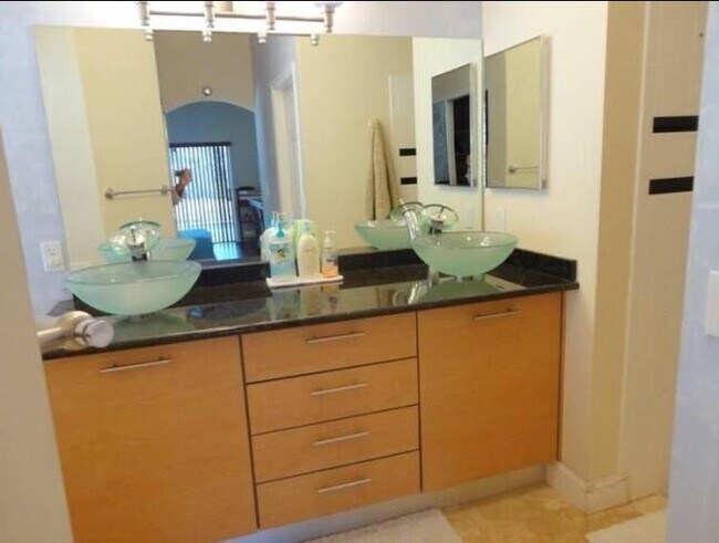 Building Photo - 160 NW 166th Ave