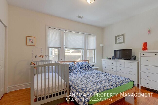 Building Photo - 4853 S Vincennes-Unit 205