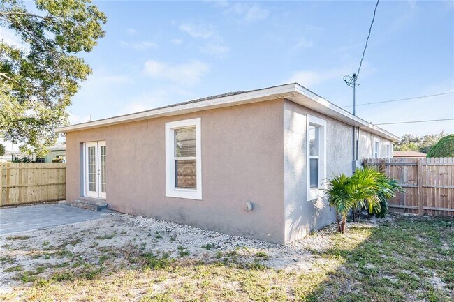 Building Photo - 2509 W Grace St