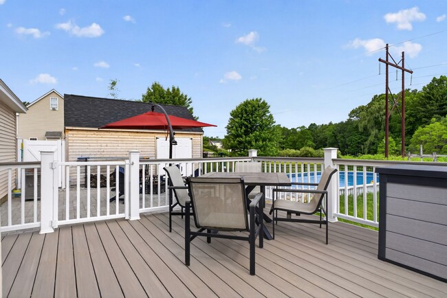 Building Photo - Spacious Stratham Home | Semi-In Ground Pool | Finished Basement | AVAILABLE AUGUST 1st