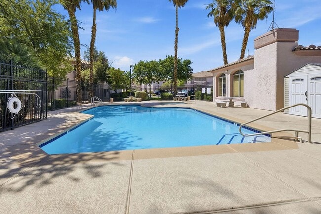 Building Photo - Beautifully Updated 2-Bedroom Condo in a Gated Community